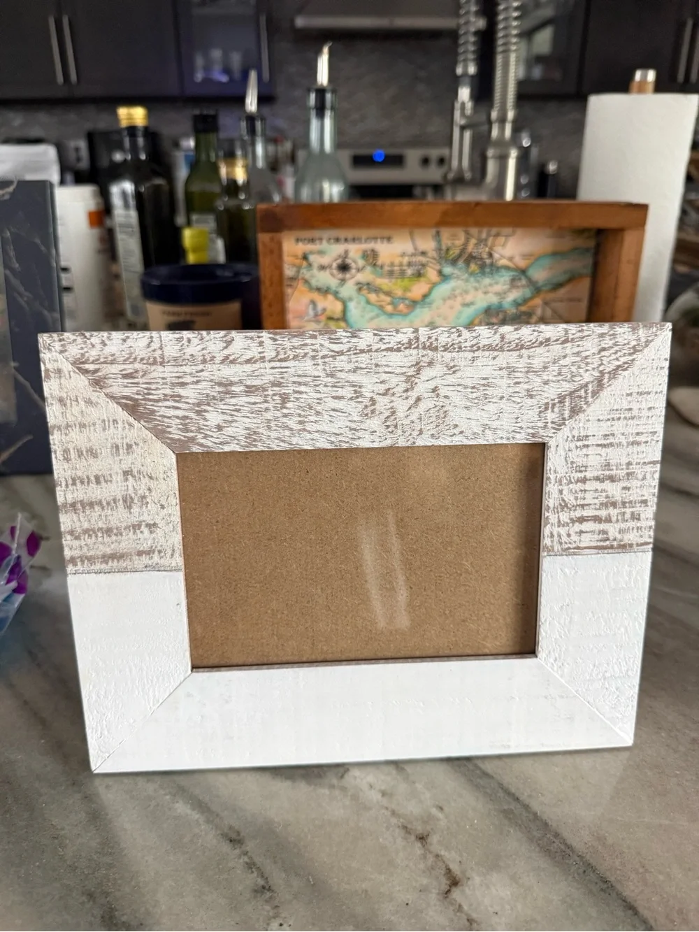 Rustic White and Distressed Brown Wood Photo Frame - 4x6, never used. 2 total av
